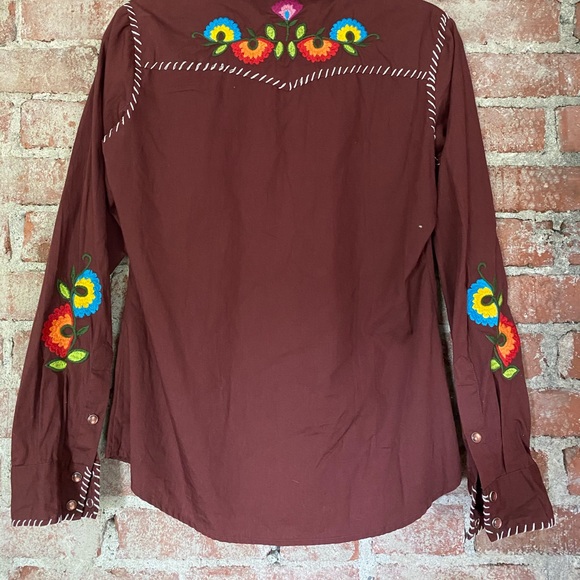 Ellie embroidered button down shirt. - Picture 3 of 4